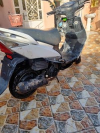 دراجه للبيع كهربائيات كله شغاله سعر 350 وبيها مجال07831489713