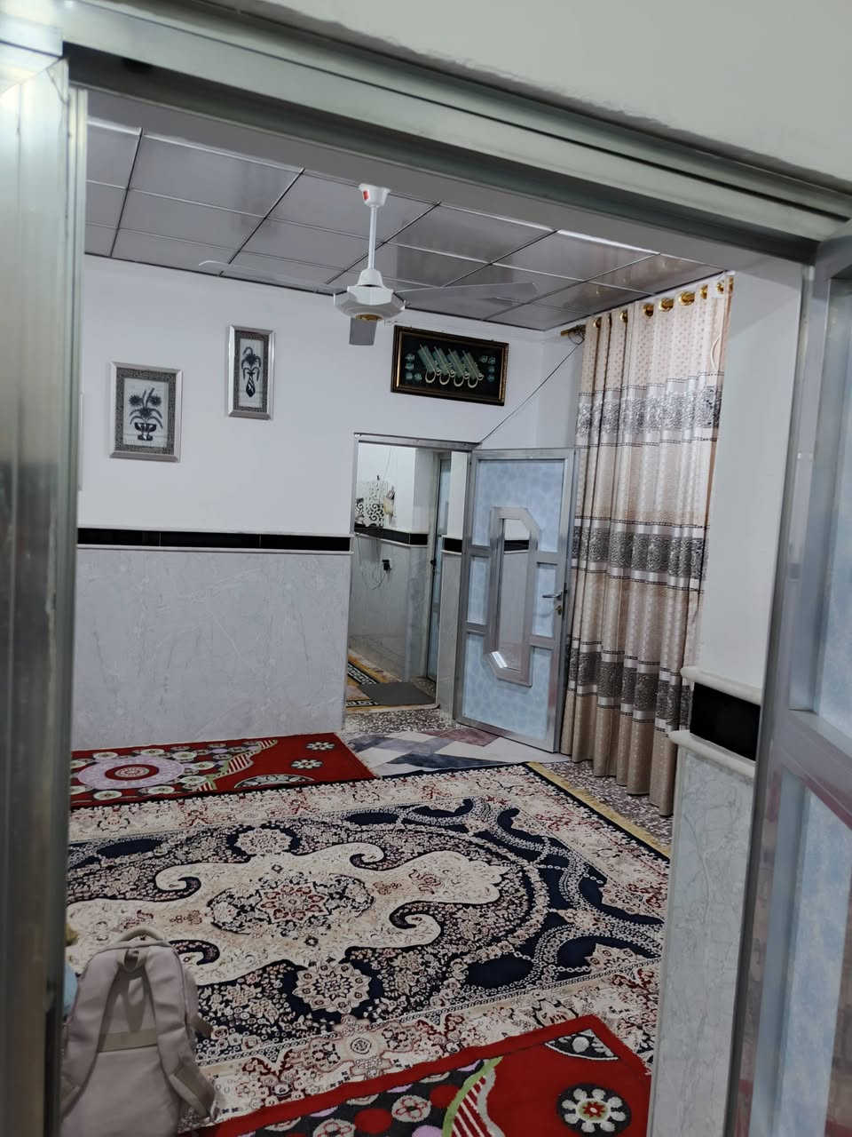 بيت للبيع موقع حي الشهداء الاول قرب حسينية حي الشهداء مساحته ٢٠٠متر
يتكون من طابقين الاول غرفتين
والطابق الثاني غرفتين وصاله وصحيات
لمعرفة السعر تواصل على هذا الرقم
***********
