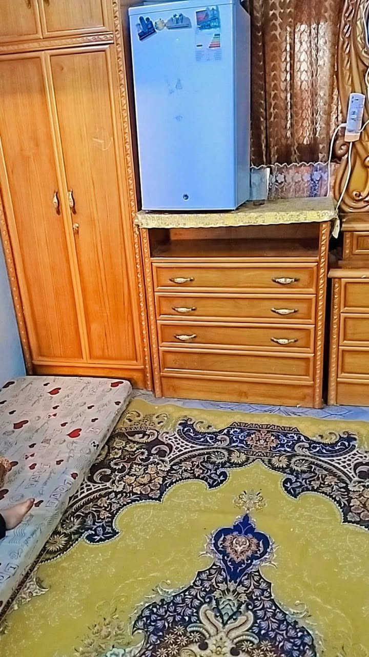 السلام عليكم
غرفة نوم نجارة عراقية ستة ابواب طابقين نظيفة صار فتره قلبله اشتريتها وهسه اريد ابيعها 
سعرها ٨٠٠ الف وبيها مجال تجي تشوفها وتدلل 
مكاني البصرة سفوان 
***********
