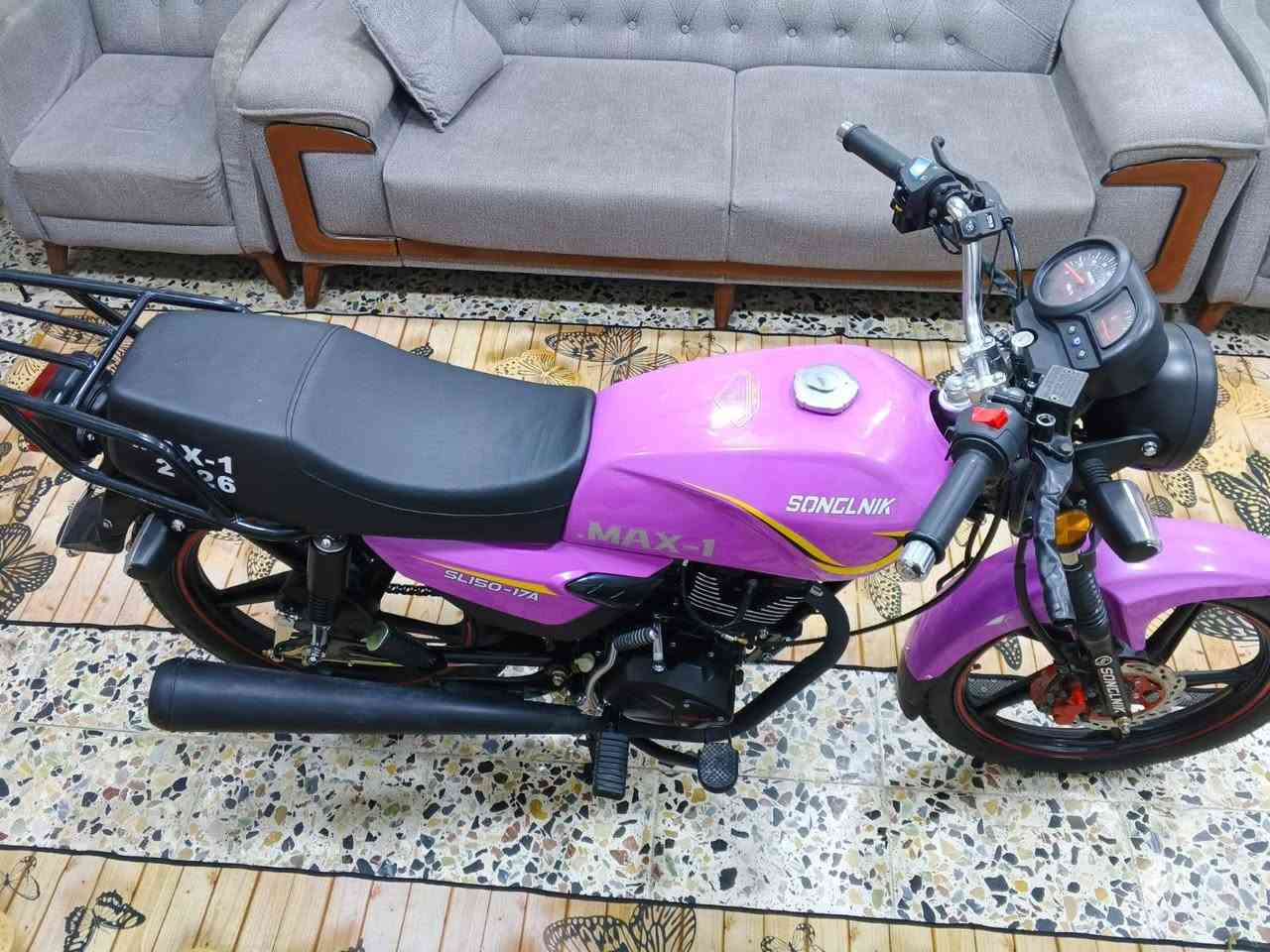 السلام عليكم دراجة ماكس وان موديل 2026 صارلها عشرين يوم من نازلة دراجة زيرو زيرو جديدة بمعنى الكلمة صالنصة كاتم خمسة كير سلف زائد هندر كهربائيات كلها شغالة مابيها شخط اوراقها كاملة السعر 850 وبيها مجال قليل 
العنوان بغداد الشعلة 
***********
ومتوفر واتساب
