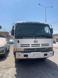 للبيع نيسان موديل 2002 رقم بغداد بسمي 4طن مكاني بغداد سعر 140 وبيه مجا...