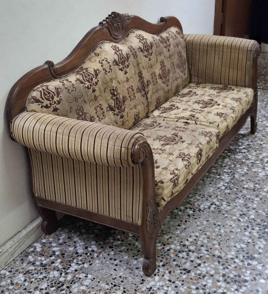 السلام عليكم// نص تخم ب٩٠ اي كسر مابي المكان بغداد البلديات يوجد توصيل بكروه داخل بغداد فقط***********
