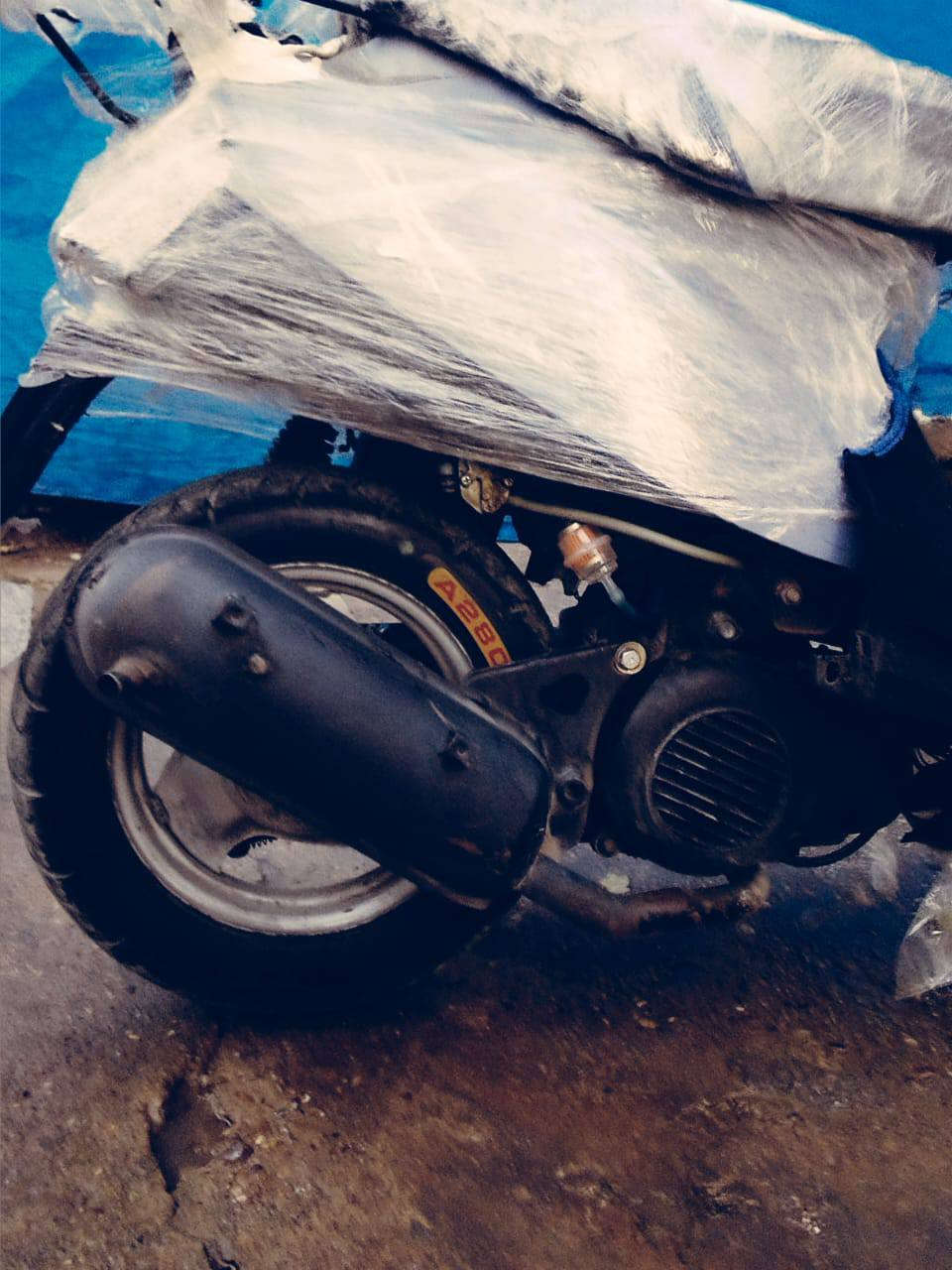 سلام عليكم دراجه ياماها شغاله سلف بس يحتاجله باتري  كفراتها نضافها٧٠/١٠٠ كابريته تجاري
محرك مفتوح لا صرف ولا بخار 
سعرها ١٨٠بيها مجال اتصل ع رقم وتدلل***********
