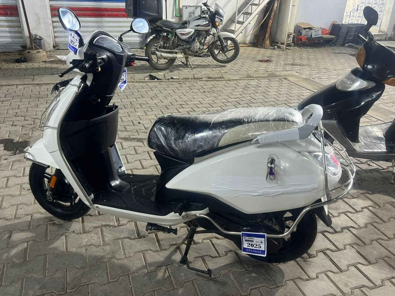 السلام عليكم دراجه جوبتر للبيع السعر 1550 مليون وخمسميه وخمسين الأستفسار هاذ رقم صاحبه ***********
