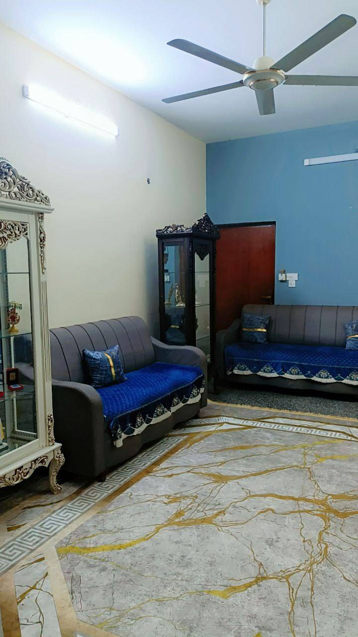 بيت للبيع في الشعب_ شارع الصحة_شارع الكويتي المساحة 150 الواجهة7ونص النزال 20 يحتوي على طابقين الطابق الأول استقبال و غرفة نوم ومساحة درج ومطخ حار وبارد + حمام و تواليت داخلي و خارجي الطابق الثاني يحتوي على ثلاث غرف و حمام الطابق الثالث سطح ومخزن للاستفسار الاتصال على الرقم
***********
