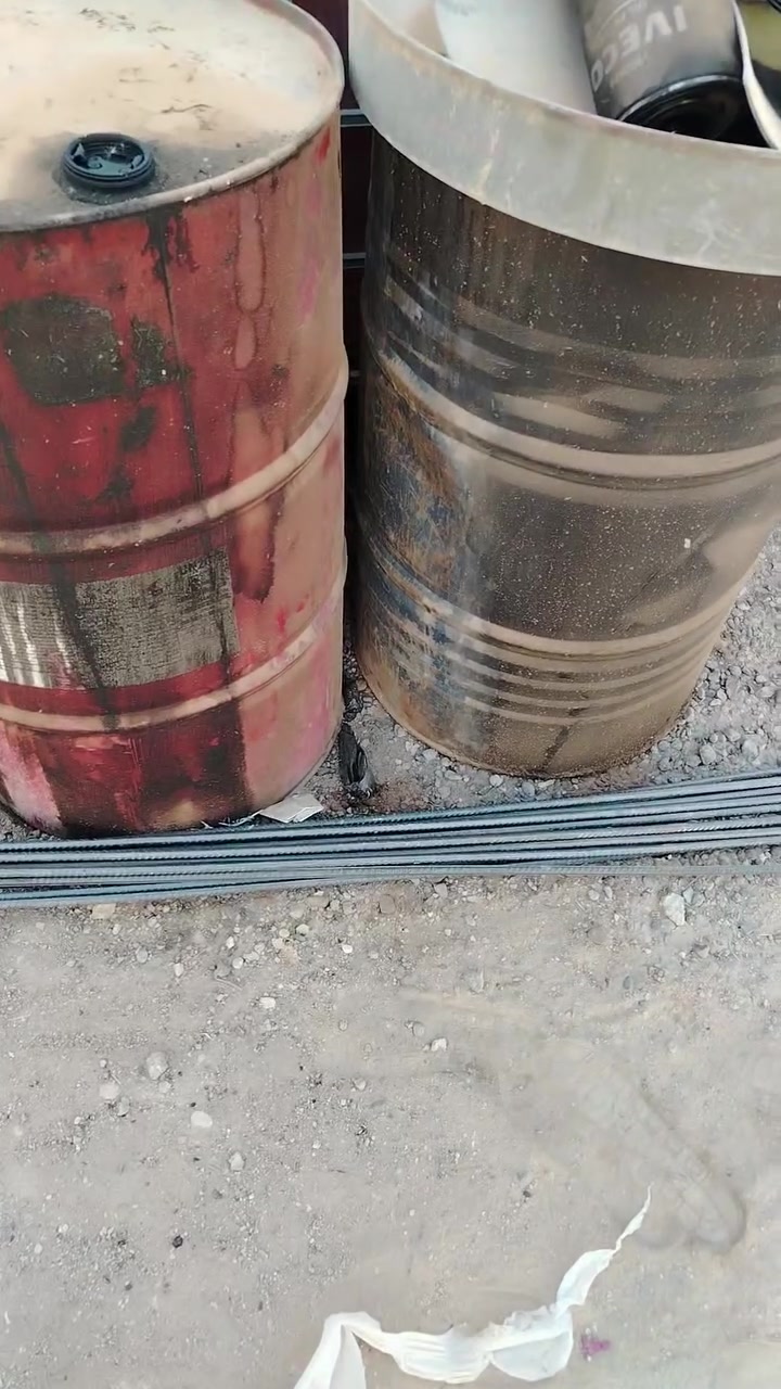 للبيع براميل عدد 4. وجلكان عدد 7.   كربلاء العطيشي ***********

