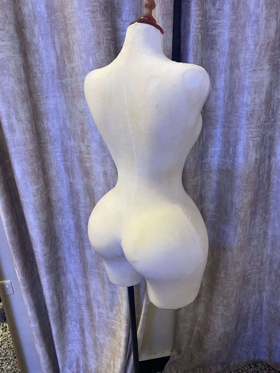 مليكانه نحت خياط تفصيل قياسها ٤٢ 
سعرها ٦٥ 
للتواصل ***********
