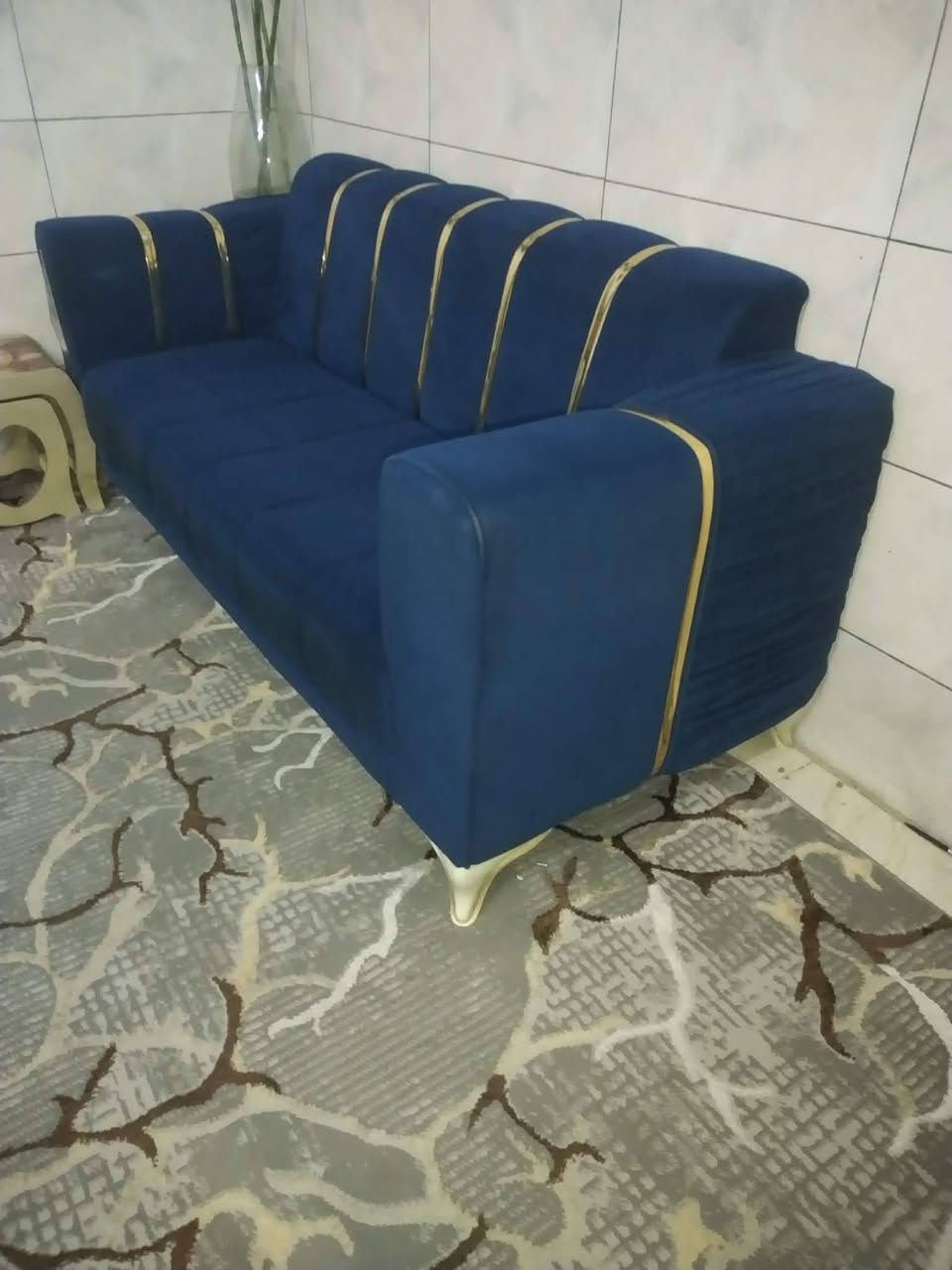 للبيع تخم تزكام 11 مقعد ديوان نظيف السعر 500 بي مجال المكان بغداد الزعفرانيه لتواصل *********** متوفر واتساب
