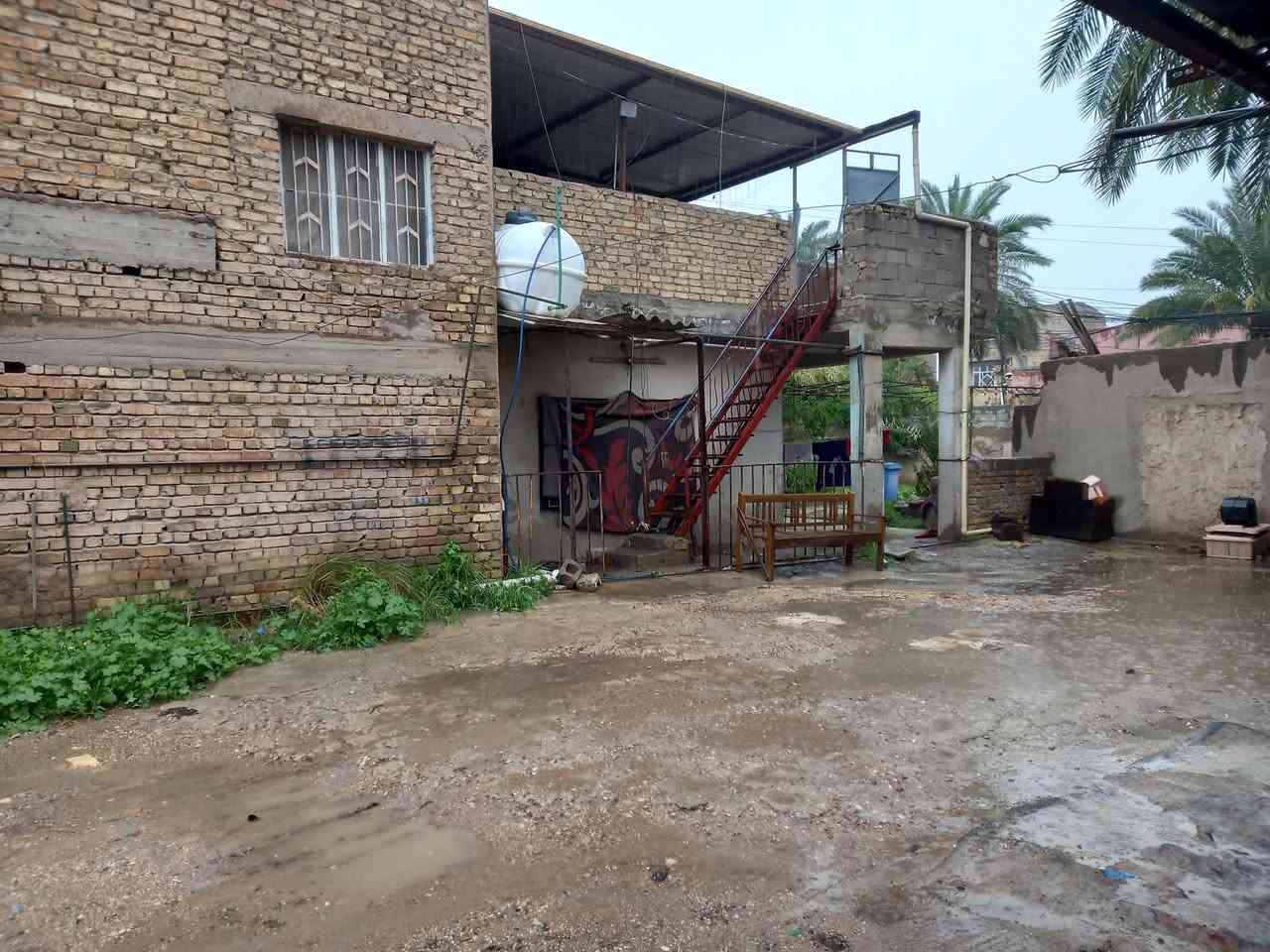 سلام عليكم دار للبيع المساحه ٣٢٥طابو الزعفرانيه المنطقة الشمالية قريب على الشارع العام واجه عشرة نزال ٣٢ونص اي استفسار ***********
