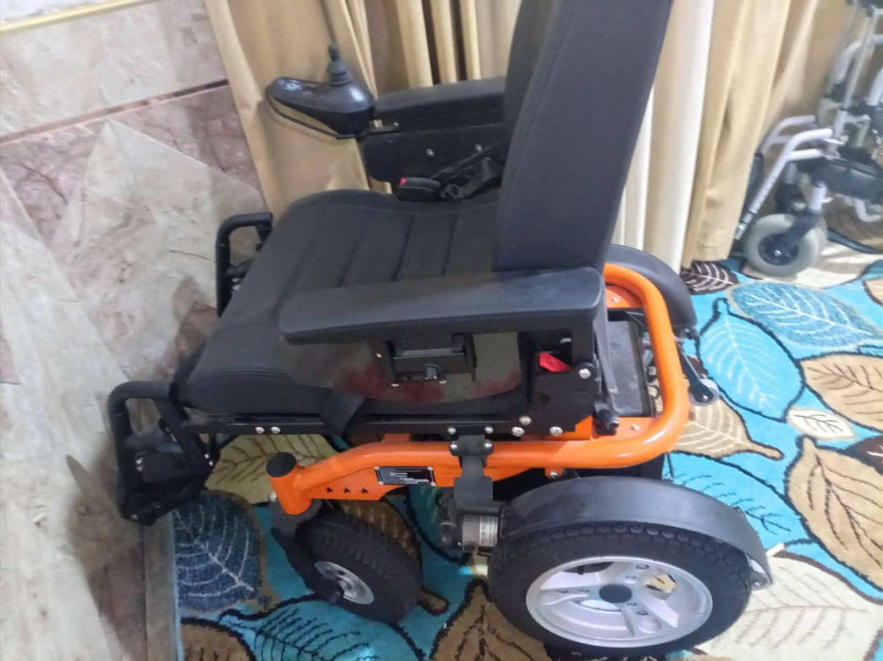 عربانة جديدة للبيع سعر 700 للستفسار تصال *********** واتساب و بيهة مجال
