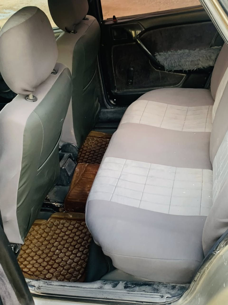 السلام عليكم 
اوبل موديل 1990حجم 1600شرط كير محرك صدر شرط وتايرات نضاف للستفسار ***********
***********
