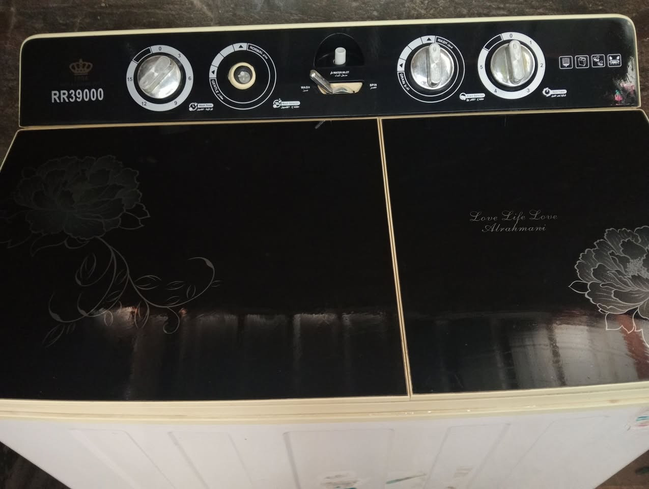 السلام عليكم غسالة للبيع نظيفة 99% استخدام قليل 
39 كيلو تغسل بطانيات مثل ما موضح بالمقطع 
سعرها 200 مكاني حسينية المعامل 
وهذا رقمي ***********
