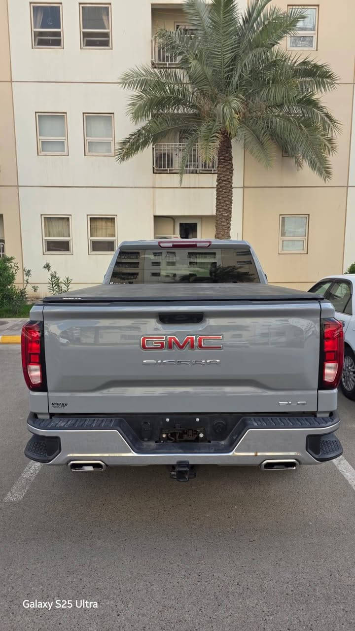 للبيع جمسي سيرا موديل 2025 ✅
فئة SLE – وارد أمريكي 🇺🇸
محرك 8 سلندر 5300
المواصفات:
 • محرك قوي واقتصادي
 • قير أوتوماتيك
 • شاشة معلومات وترفيه
 • كاميرا خلفية
 • تحكم بالمقود
وبعد بيها هواي مواصفات 
1GTRUBED3SZ153439 رقم الشاصي

حالة السيارة:
 • الممشى: 10,000 ميل فقط
 • السيارة ما بيها ضرر فقط دعامية بسيطة
 • بدون قطرة صبغ
 • نظيفة جداً من الداخل والخارج

معلومات إضافية:
 • السيارة مكمركة وكاملة
 • بدون رقم (المشتري يرقم بأي محافظة)

💰 السعر: 4,2500$ وقابل للتفاوض

📍 الموقع: بغداد
📞 للتواصل: ***********
