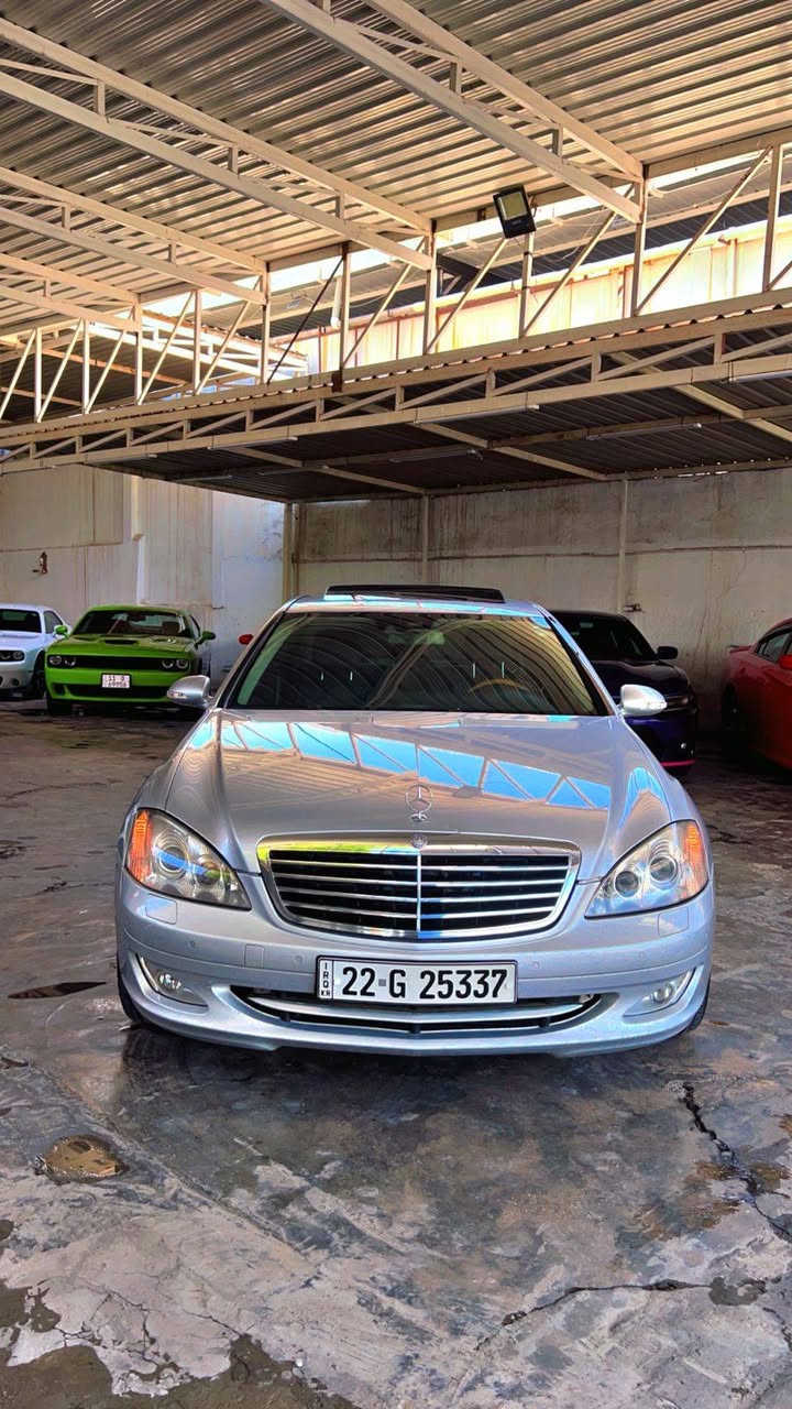 السلام عليكم مارسيدس s350 موديل ٢٠٠٨ وكاله باكجر لون سلفر مكفول من الصبغ والتبديل رقم أربيل الجديد بأسمي السياره  محرك ٦سلندر .فتحة سقف .  صندوق كهرباء .أبواب  اربعه شفط . كامره خلفيه . ناسور أمامي. حساسات أمامي وخلفي . مري كهرباء . تخم تاير جديد بيه . خمس بردات خلفيه كهرباء . لايت زينون وكشافات أمامي خلفي .اشاره بلمري . زراكات أماميه بلدعاميه .اربعه جام اوتو . مقاعد جلد كهرباء أمامي خلفي .تدفئه مقاعد أماميه . مقاعد خزن أمامي خلفي. سماعات هارلم . داخل صاج . سايد بريك كهرباء . ستيرن كهرباء .ستيرن تدفئه. كروس سرعه . تحكمات كامله جهتين . تجاوي خلفيه كهرباء . كير ٣ مود. السياره جكات هوائيه.شاشه متحركه. Cd جانجر ٦ أقراص السياره جديده بدون نقص وبأسمي السعر ١٩٨ورقه وبيه مجال للاتصال ***********
