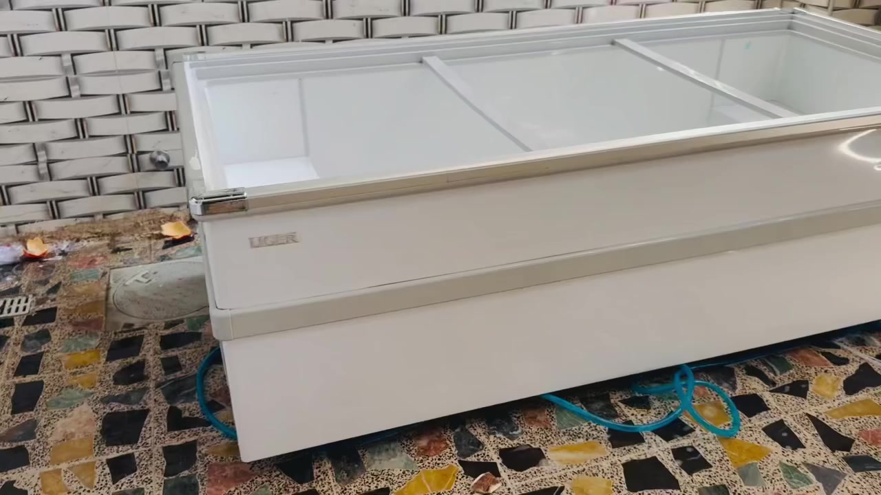 تركي الأصلي مترين و٤٠ العرض متر و١٠ الشراي *********** واكو توصيل مكاني مدينه الصدر ضمان شهر
