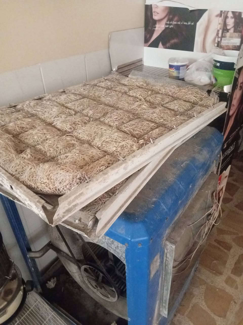 مبرده حجم كبير ماعرف قياسها بس اكبر شي
شغاله مابيها اي نقص حتى الحلفه مشتريلها بس رايدلها تنضيف واني كاعد بشقه وماكدر انضفها اريد ابيعها السعر 150 الف مكاني زانكو رقمي ***********
