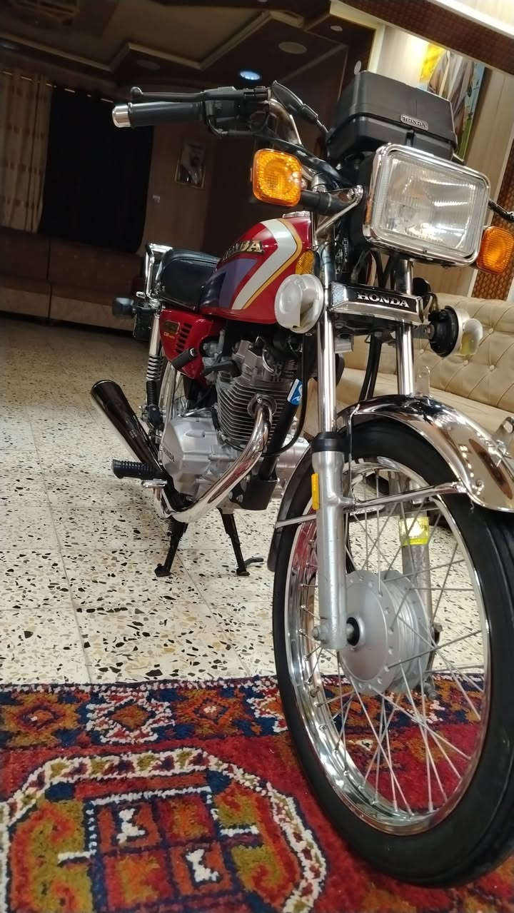 سلام عليكم شباب دراجه هونده ياباني دراجه مكفوله كفاله عامه الدراجه نضيفه ومطالعه دراجه بل نايلون للبيع وهاذ رقمي خاص مامتواجد ***********
