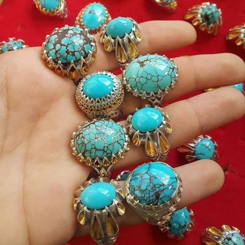 💎 حجر الفيروز… جمال طبيعي بلون السماء 🌍
يُعتبر الفيروز من أقدم الأحجار الكريمة التي عرفها الإنسان،
ويتميز بلونه الأزرق الفريد الذي لا يشبه أي حجر آخر ✨
🔵 كلما كان اللون أزرق صافيًا وقويًا… زادت قيمته
🔵 الخطوط أو العروق داخل الحجر تعطيه طابعًا مميزًا
لكن انتبه 👇
❌ الكثير من أحجار الفيروز في السوق تكون ملوّنة أو مقلّدة
❌ اللون المثالي جدًا قد يكون علامة على التزييف
💡 السر:
الحجر الطبيعي لا يكون مثاليًا بالكامل،
بل يحمل تفاصيل صغيرة تميّزه عن غيره
👇 برأيك:
هل تفضل الفيروز الأزرق الصافي أم الذي يحتوي على عروق؟
🔔 تابع الصفحة لاكتشاف أسرار الأحجار الكريمة يوميًا 💎


**إذا كنت صاحب هذا الإعلان وتريد حذفه لأي سبب، رجاءا أرسل رسالة إلى الدعم الفني**