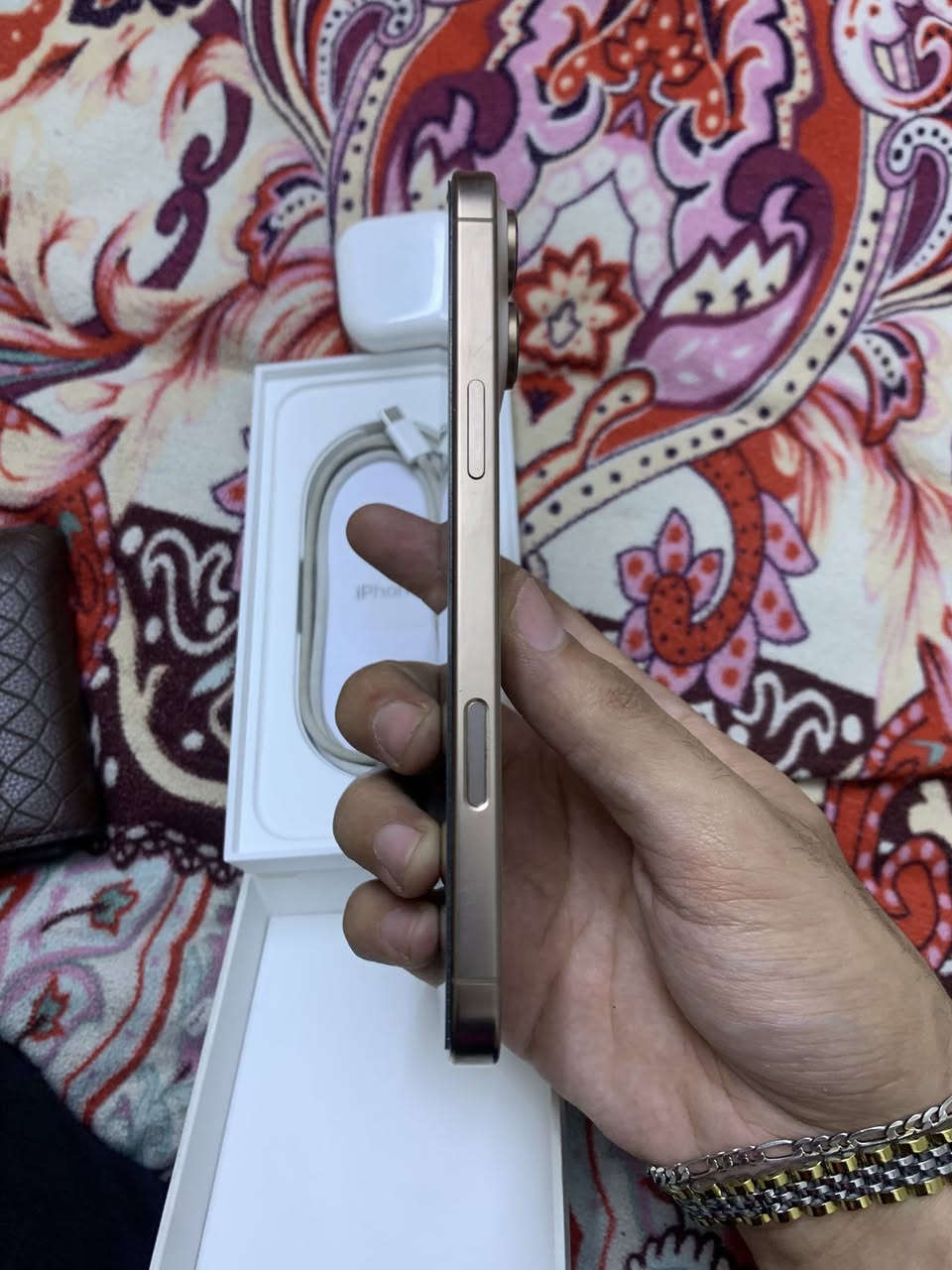 ١٦ برو ماكس ذاكره ٢٥٦ بطاريه ٩٥ نضافه ١٠٠ آخو جديد ماستر شرق اوسط ملحقات كامله وويا راس شحن وكاله هم مكاني بغداد بياع *********** سعره مليون و٣٠٠
