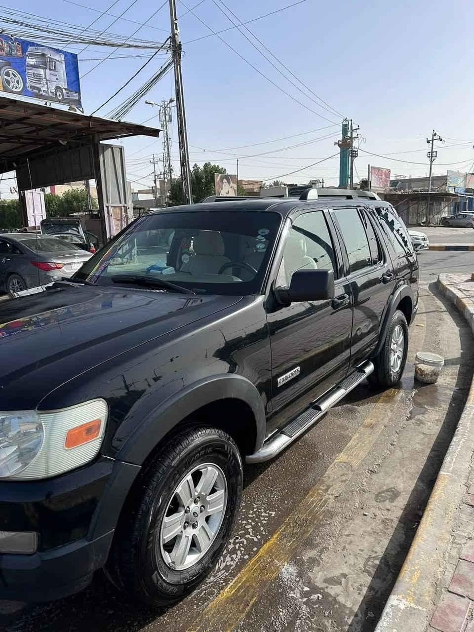 فورد اكسبلورر 2007 مكفوله   لا صبغ ولا ضربه محرك كير خير من الله  تبريد ثلج   ٥ راكب  قطعتين تبريد   سونار موجود  سعر  ١١٥    وبيهه مجال  *********** بسمي تحويل ثاني يوم
