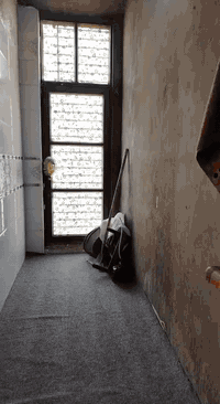 يا الله  بيت للبيع طابو ملك صرف مساحه ٣٥٠م  مع فضله ٩٠م  المجموع ٤٤٠متر يحتوي على غرفتين وصاله ومطبخ حار وبارد وصحيات واستقبال وطارمه وحديقة خارجيه  العنوان طوريج نهاية شارع اربعين خلف المدرسه الجديده وخلف حي الصناعي بناء 2025 للأستفسار  عن السعر وباقي التفاصيل ✅ ***********
