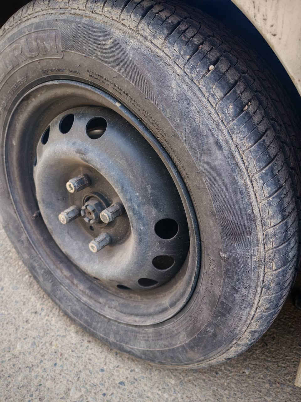 للبيع ويل + تايرات حجم 14 / 70 / 185 زوج التايرات الخلفي قبل اسبوعين شادو والامامي نضيف فوك النص تايرات وويالة كلش انظاف 
يرهم اكسنت و ريو و افيو و فكترا و أسترا و كاديت وبيجو وكثير سيارات 
بيع او مراوس بحجم 13 بنفس النظافة سعرهم 175 وبيهم مجال مكانهم الايسر


**إذا كنت صاحب هذا الإعلان وتريد حذفه لأي سبب، رجاءا أرسل رسالة إلى الدعم الفني**