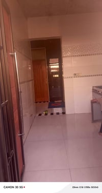بيت للبيع قرب محطه الشيخ حي المتنبي المساحه ١١٠م غرفة واحدة وصالة ومطب...