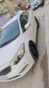 كيا سيراتو موديل 14 خليحي محرك 1800 سياره بدون صبغ  ضررها جاملغ سايق و...