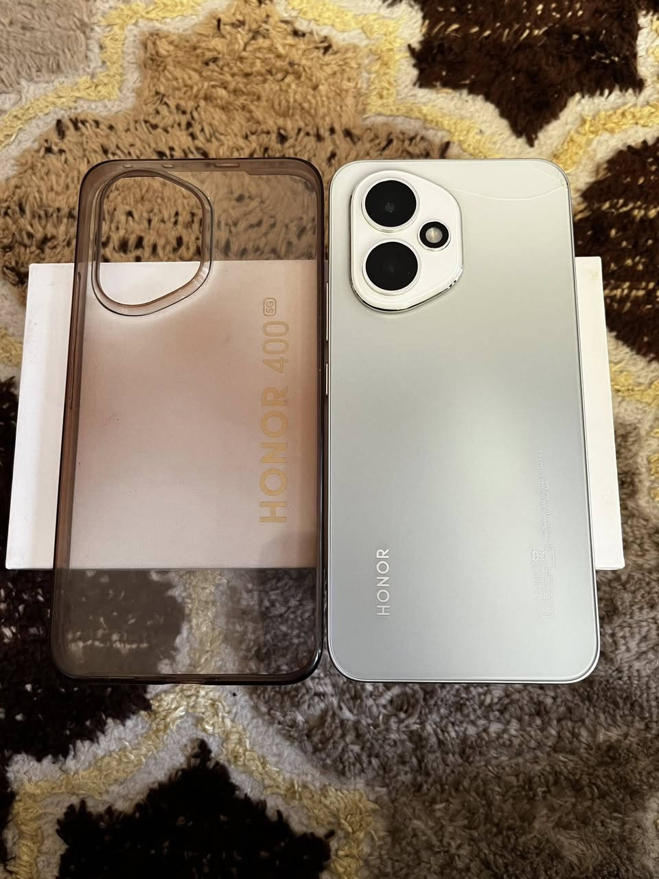 السلام عليكم تليفون HONOR4005G  ذاكرة 512  جهاز نضيف لأبعد ماتتصورون فقط هاذ الفطر الي بضهر الجهاز مكاثر ابد ومميمشي زغير كلش ومبين اريد مراس بآيفون    من12 برو ماكس وما فوك                                              مكان بغدادالرقم***********                                   رقم الثاني مابي واتساب***********
