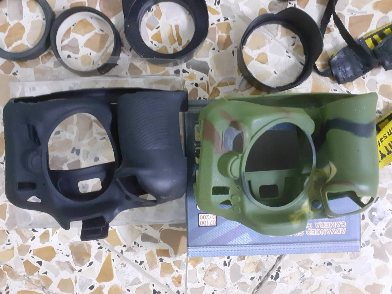 سلام عليكم شباب عندي  غراض مال D7100 ترهم على 7200 جلاتين عسكري وجلاتين اسود +هود+احزام اصفر منقش كلهن ٤٠ الف اليردهن خل يتصل على رقم *********** مكاني ديوانيه قضاء غماس
