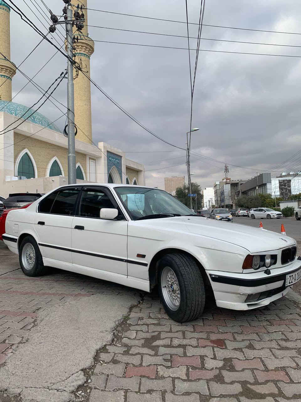 بی ئێم BMW 525 
مۆدیل 1989 
1پارچە سبوغ 
بێ ناو بێ ئێڕباگ 
مەکینەی سەقەڕی بۆ داندراوە V6 
ڕەقەم و سەنەوی نوێیە 
ڕویشتن 280 km 
فوول مواسفات ، تۆماتیک تەبرید سلایت ، جلد 
٤٦۰ هەزار غەرامەی لەسەرە 

نــــــرخ 75 وەرەقە
*********** واتس ئەپ📞 أربيل, العراق
