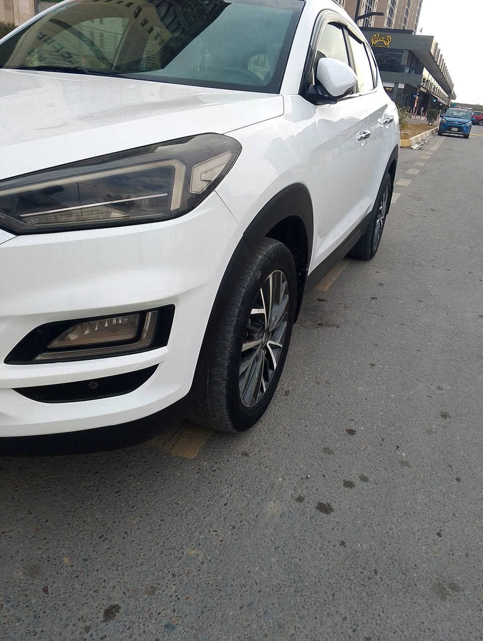 توسان ٢٠٢٠ شركت الكاصد ٥ عدسات فول الفول  ماكو داعي اشرح المواصفات فول نضيفه جدن  كلش حلوة مكينه ٢٠٠٠ دوش مكينه وكير بلاد ما مفتوح بدون تنقيص بدون بخار السيارة بهه بنيد وجاملغ مصبوغ و الجاملغ الثاني شويه بي صبغ نص والباقي مكفول بيع أو مراوس العنوان بغداد الكرخ حي الجهاد ١٧٨ وبيهه حك جيتك ***********
