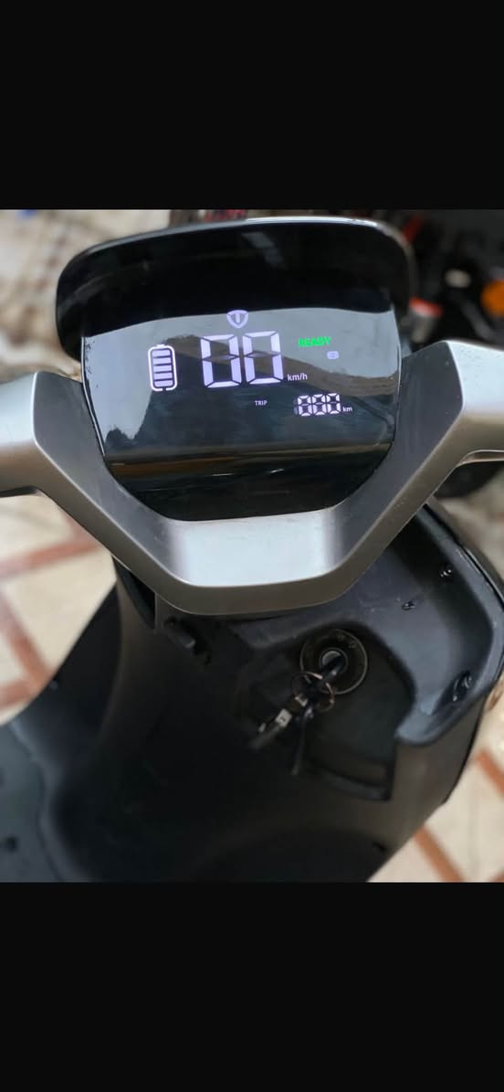 السلام عليكم دراجه شحن تالينك 6 بطاريات 3 نمر سرعه 55 حقيقي بيها كسر بالكڤر الكدام بس مامأثر عليه ابد الدراجه استخدام شخصي من البيت للشغل سعرها 650 وبيها مجال للشراي *********** هذا رقمي  واتساب 
مكاني البصره التنومه
