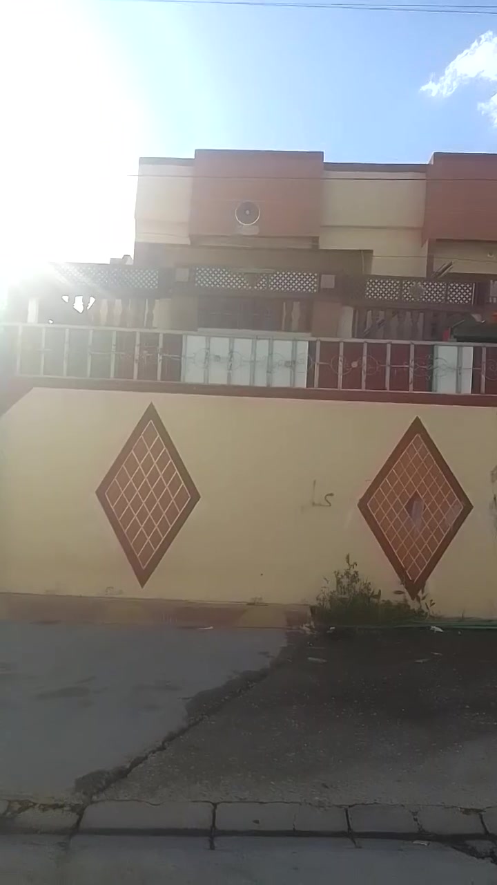 بيت للبيع بيت طابقين ٧غرفه بيت سند طابو بيت مساحه 300متر بيت مروس مع سيارة ***********
