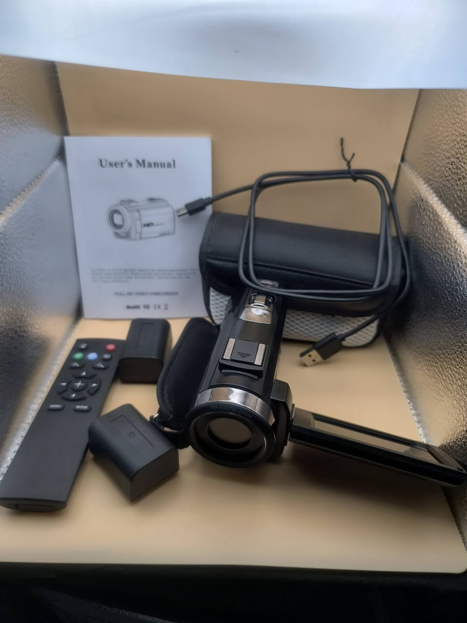 كامرة تصوير هاند كام محمولة دقة FHD 1080 جديدة  مع بطاريات ٢ ورمونت قطعة حلوة 
تواصل خاص واتساب ***********
