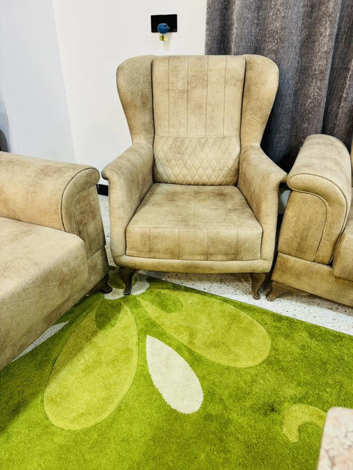 السلام عليكم تخم ١٠ مقاعد تركي مودرن نضام الخزن والسرير من هوم سنتر ثكيل وقوي كلش قماش وتر بروف *********** واتساب
