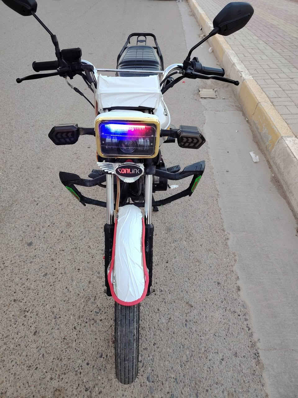 للبيع ايراني سونك نضيفه حيل موديل 24 سعرها 775 وتدلل اني من الرمادي حي التأميم شراي اتصل ***********  ترهم مراوس إيراني

