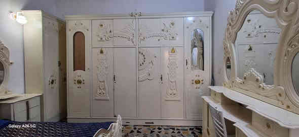 السلام عليكم غرفه عراقيه للبيع سعرها ٦٠٠ وبيها مجال بسيط
