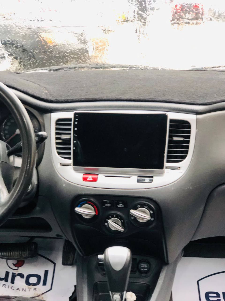 السلام عليكم 
كيا ريو ٢٠٠٨ وراد كوري 
فول تماتيك محرك 14
لا صبغ ولا معجون سنويه وهزة جديدة اني الشرعي وشرط التحويل كابون بانزين موجود 
السعر ٨٩ وبيها مجال 
***********
