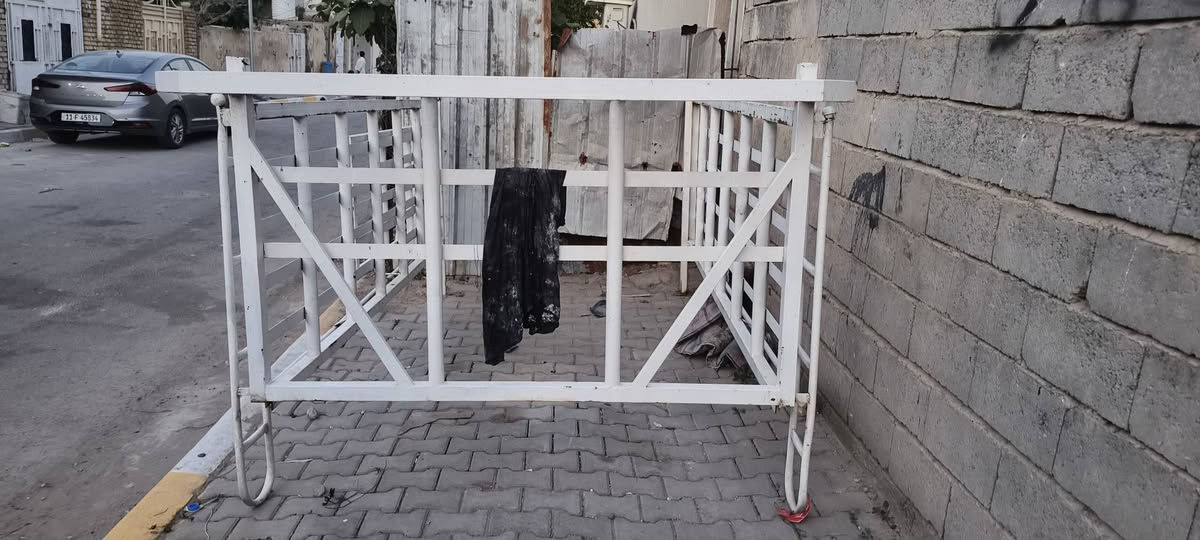سلام عليكم للبيع محجر كيه عموشه نضيف لا خياس ولا زنجار مكاني بغداد الحسينيه مال راشديه سعر 375وبي مجال  ***********
