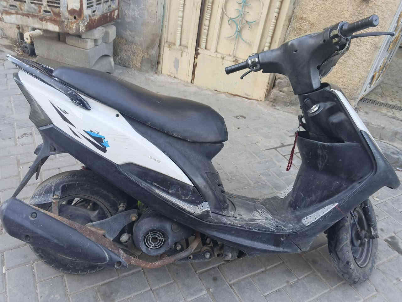 سلام عليكم شباب عندي هاي دراجه البيع ماكس عدله مكينه نضيفه. سعر550 وبيه مجال مكان بغداد مدينه الصدر. اتصال عله رقم هاتف ***********
