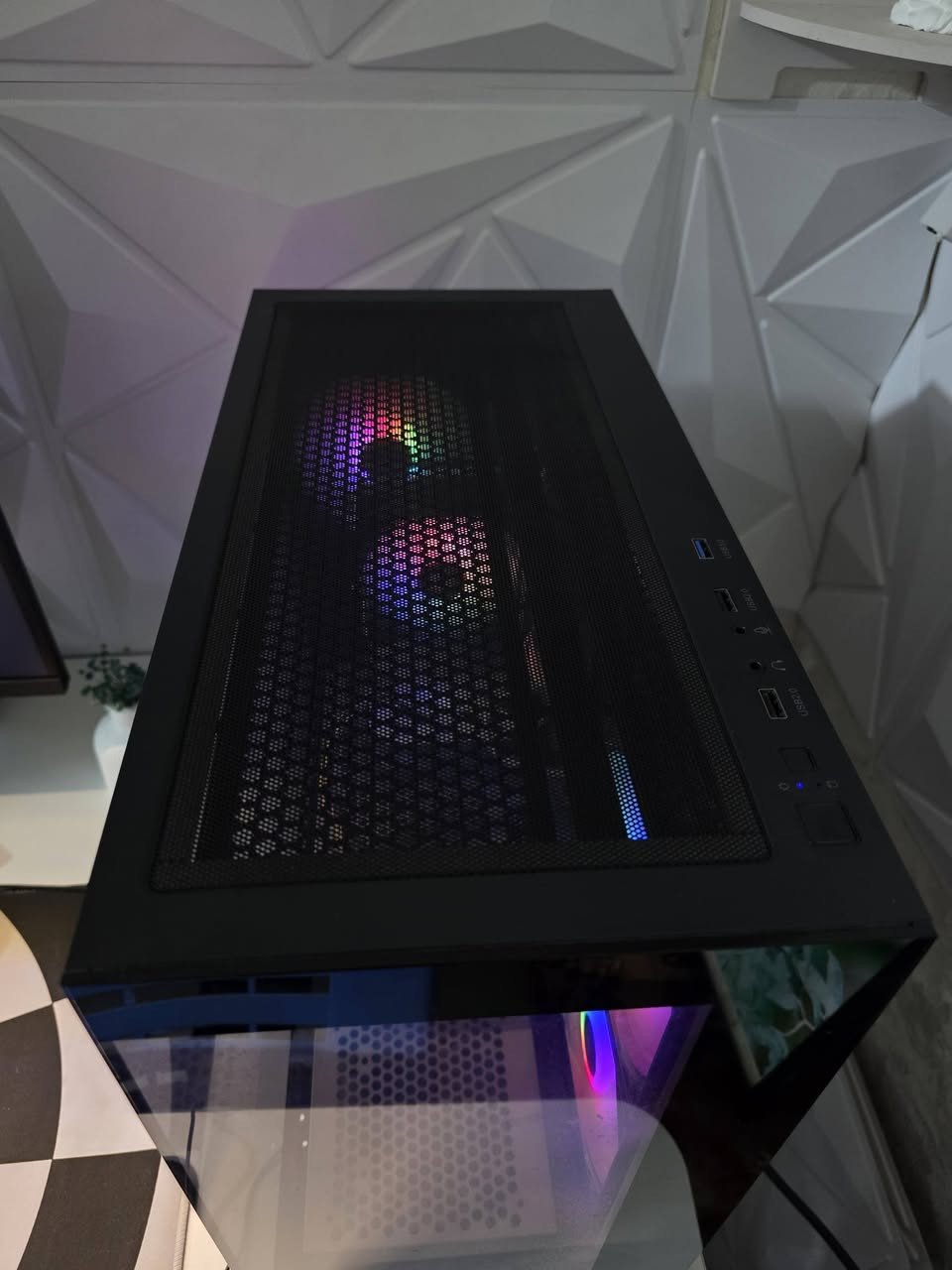 🔥 حاسبة ألعاب قوية للبيع 🔥
المواصفات:

- كرت شاشة: RTX 4060 (8GB)
- معالج: Intel Core i5-12400F (جيل 12)
- رام: 16GB
- نظام: Windows 11
- DirectX 12

✔️ يشغل كل الألعاب الحديثة على High / Ultra
✔️ أداء سريع جداً وما بيه مشاكل
✔️ مناسب للألعاب والبث والمونتاج

📍 الجهاز نظيف وجاهز للتجربة
💰 السعر: 1,050,000 قابل للتفاوض للجادين

للتواصل خاص 📩


**إذا كنت صاحب هذا الإعلان وتريد حذفه لأي سبب، رجاءا أرسل رسالة إلى الدعم الفني**