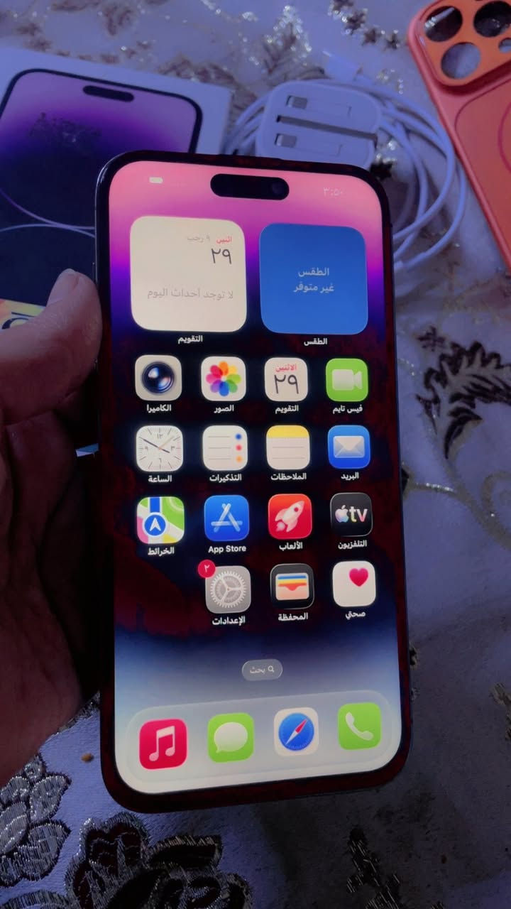 سلام عليكم 14برو ماكس شرق اوسط ماستر كرتونته موجوده ذكره 256بطاريه 86 مبدل شاشه وضهره مكسور حورته 17سعر 675ملحقات كرتون وشاحنه وكيبل ***********بغداد مدينه الصدر
