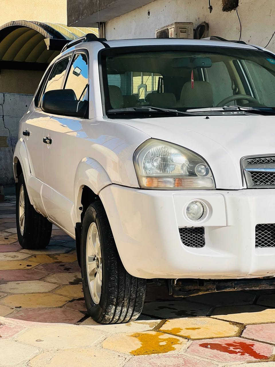 السلام عليكم
توسان ٢٠٠٩ خليجي بيه تبديل بنيد اصلي حاوية وصبغ بالصندوك
محرك كير تبريد فول 
هزة سنويه كله جديد..سعره ١١٠ وبيه مجال 
الةستفسار ***********وتساب 
*********** مكاني بغداد المحمودية
