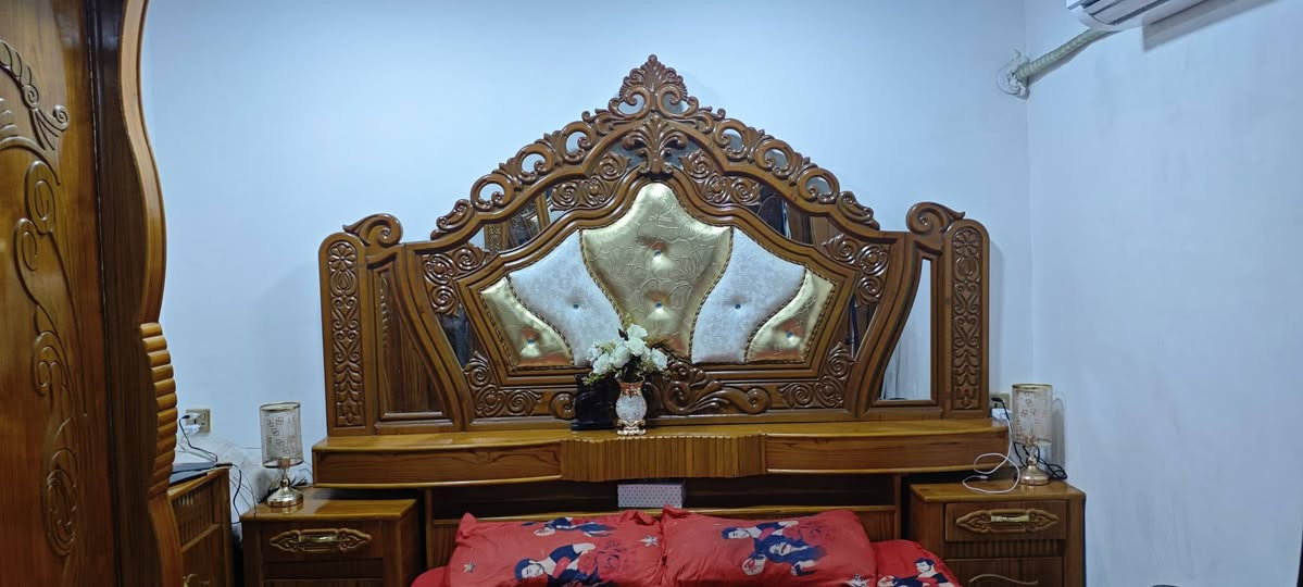 من رخصت الادمن غرفه اخشاب صاج نظيفه للبيع السعر مليون العنوان البصره الحيانيه رقم الهاتف ***********

