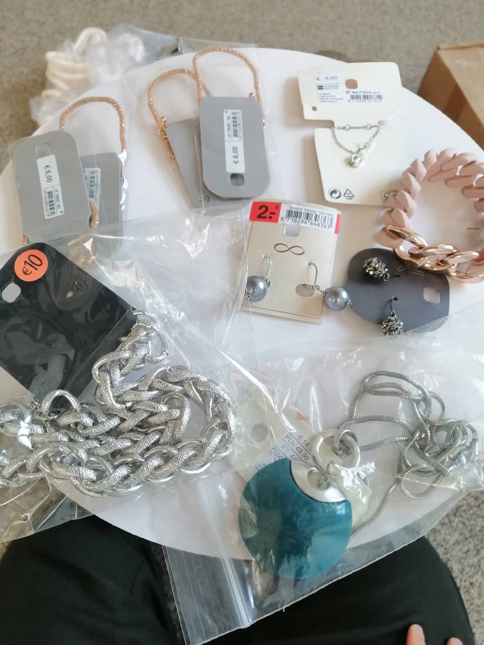 اخوان هاي الدناديش سوارات و محابس و قلادات اللي موجوده سعرها 25  فوق 30 قطعه خوش كمية الي تفيده يراسلني خاص التوصيل موجود 5 الف لكل المحافظات


**إذا كنت صاحب هذا الإعلان وتريد حذفه لأي سبب، رجاءا أرسل رسالة إلى الدعم الفني**