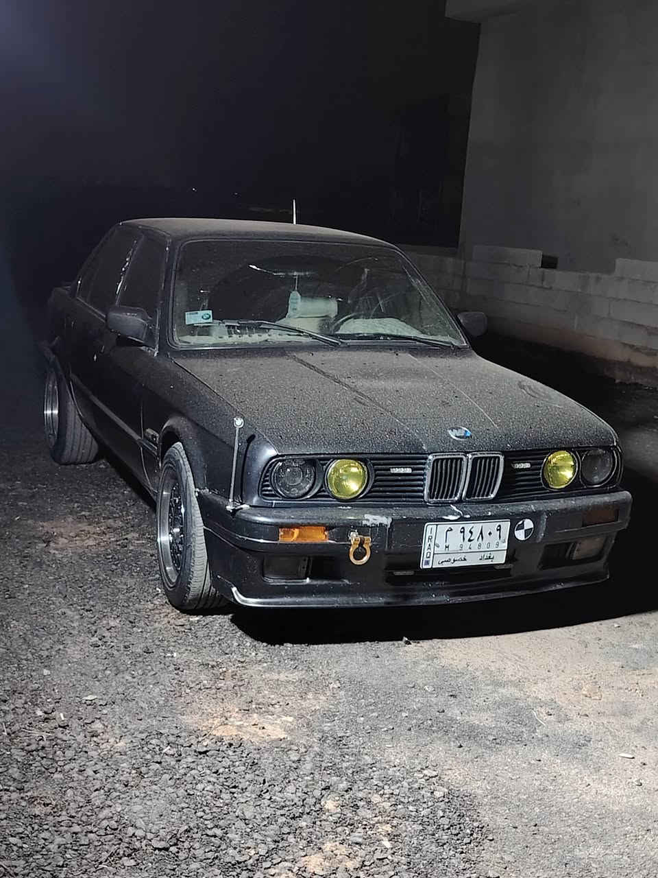 بي ام زعرا للبيع 1990 مكينه بلادي 6 سلندر✈ مفتوح عضمتها حلوه ميكانيكها حلو مكينه وكير واكسل مكفول غرفتها نضيفه يرادلها شوي ترتيب تبريد❄ تدفئه شغال حداديه الخلفيه جديده  رقمها بغداد 🇮🇶باسمي تحويل ثاني يوم عارضها ب 36وبيها مجال مكاني ديالى الخالص ***********
