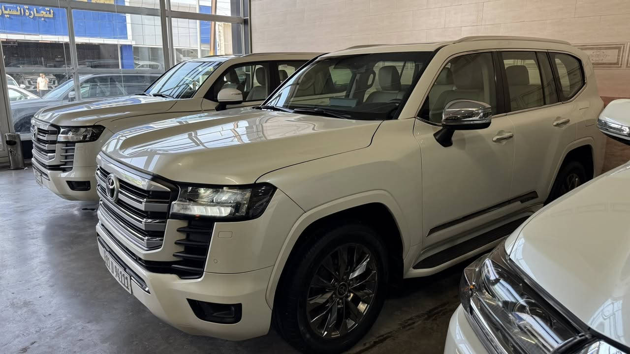 لاندكروز 2022 توين تيربو
السلام عليكم 
لاندكروز 2022 توين تيربو جديدة كلش 
SAS اصلية
ماشية 63 الف 
فتحة سقف 
صندوك كهرباء 
كراسي تدفئة تبريد 
شاشات 
كراسي كهرباء
شاحن لاسلكي 
مري ستيل 
سماعات JBL
سايد بريك دكمة 
سايد بريك دكمة 
اوتو هولد 
شاشة جبيرة مو نفس العاديه
بعدها داخله بضمان شركة ساس 
السيارة بيها ملاحضه بسيطة 
للاستفسار 
***********

السعر : 60 الف وبيها مجال
