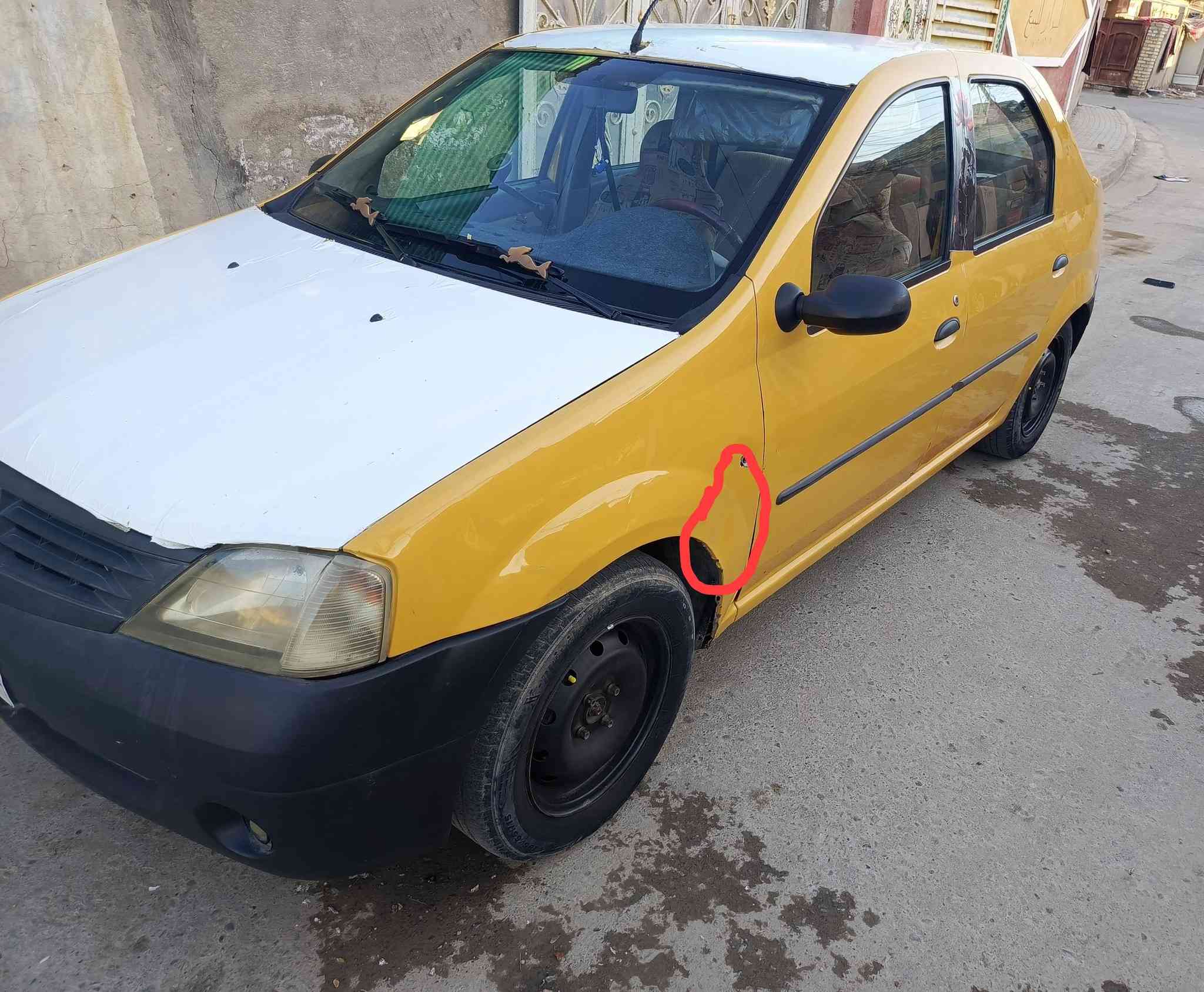 سلام عليكم 
رينو 13 مكينة وكير جدد 
صدر أمام جديد بس المشط بس طكطكة 
بيه طخات بصيطة 
السعر 40
السفسار واتساب ***********
