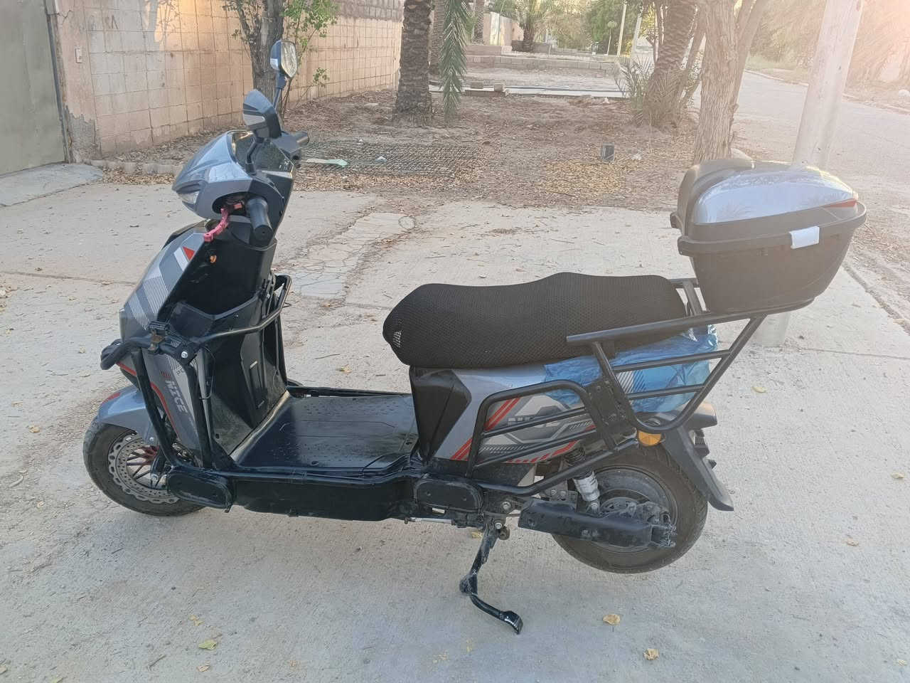 شبح ماسه للبيع
الدراجه جديده صارلي 3 اشهر من اخذته ومحافظ عليه 
والكشر نظيف وكهربائيات جديده وسويجين وملحقاته كامله وكارتاته IQ شغالات 
بيع مستعجل 
السعر:  650 وبي مجال للشراي
*********** 
بي واتساب
